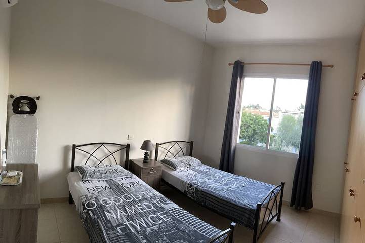 Appartement entier, Sirena Sunrise, Cute Pool, Wifi gratuit, 15 min à pied de la plage ou du centre commercial in Paphos (ville), Chypre du Sud
