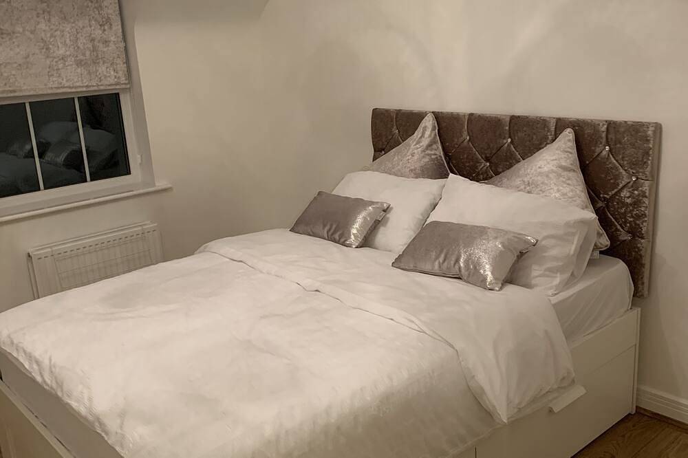 Entire apartment, Solihull apartment!! in Solihull, Birmingham Area