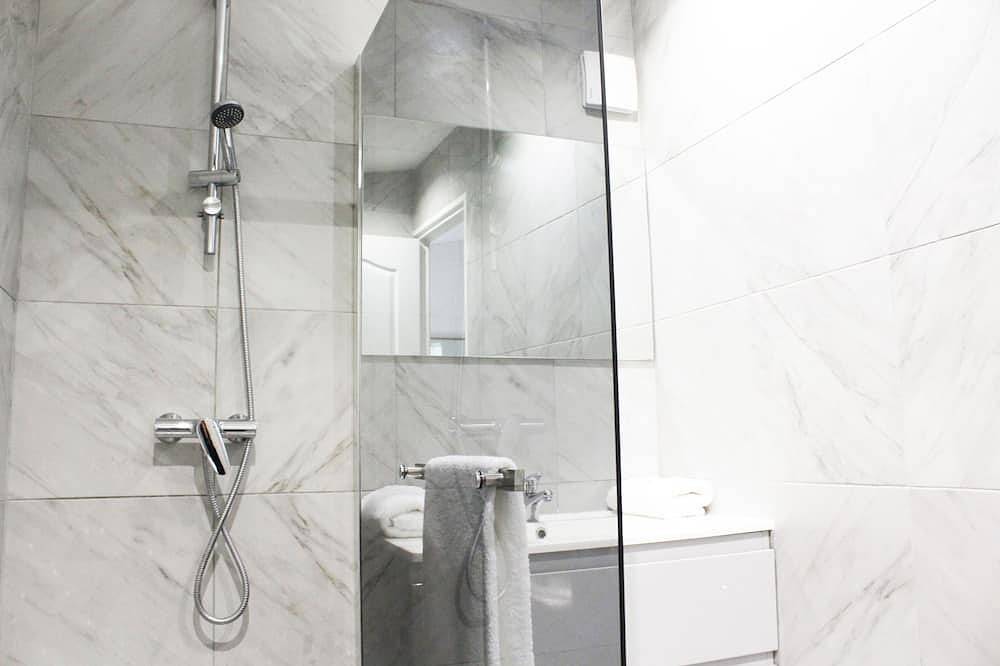 Ganze Wohnung, Apartment with private terrace, pools access and parking in La Colle-sur-Loup, Cannes und Umgebung