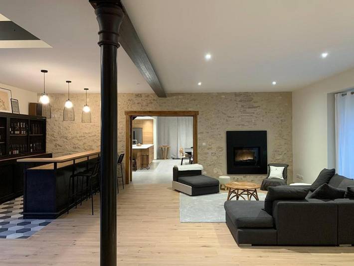 Location de vacances pour 12 personnes, avec piscine ainsi que vue et terrasse, adapté aux familles à Floressas
