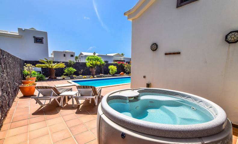 Chalet para 4 personas, con terraza además de jardín y piscina, Familias con niños en Lanzarote - 3