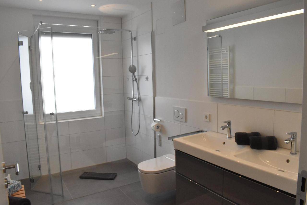 Ganze Wohnung, Ferienwohnung für 4 Personen mit Terrasse in Moos, Untersee