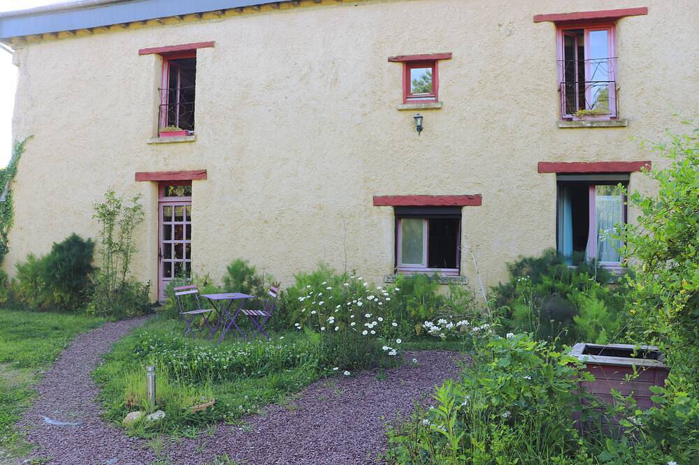 Charme et Nature - Chambre dans maison en terre crue en Pays de Brocéliande in Saint-Méen-le-Grand, Région de Rennes