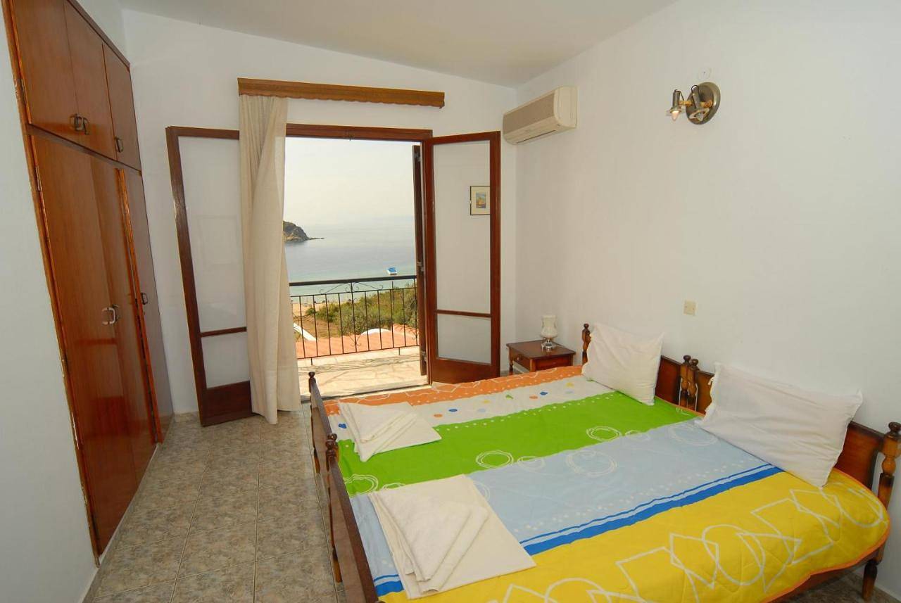Villa Zaharo and Lilian Apartments in Troulos, Sporades