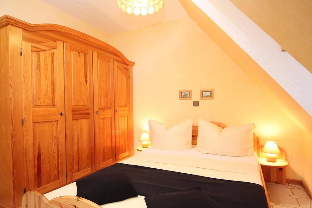 Ganze Wohnung, Reethaus Seeschlößchen, Fewo Klippenmöwe, nur 200m bis zum Strand in Büsumer Deichhausen, Dithmarschen