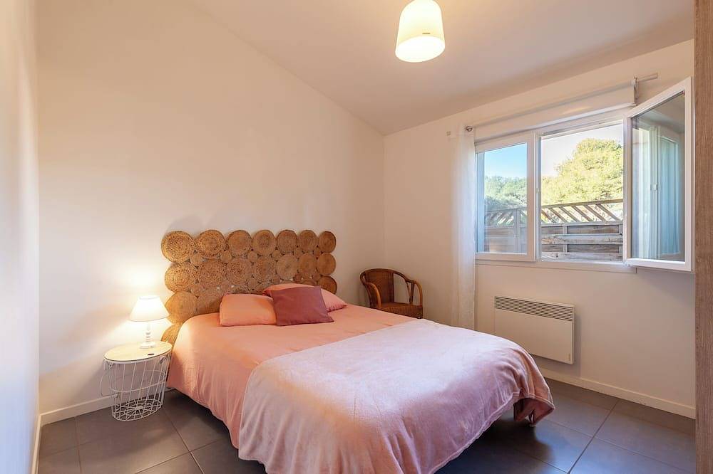 House with magnificent lake view, Wi-Fi and air conditioning in Istres, Istres region