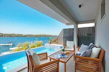 Villa für 6 Personen, mit Pool und Balkon sowie Garten auf Korcula