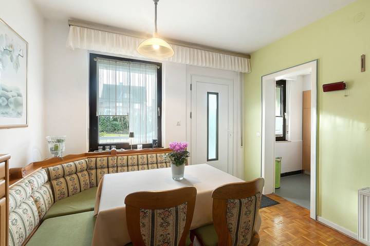 Geheel appartement, Vakantiehuis 'Ferienwohnung Sonnenring' met Uitzicht op Bergen, Gedeeld Terras en Wi-Fi in Kallenhardt, Rüthen
