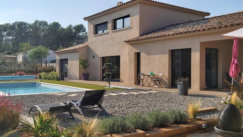 Chambre d’hôte pour 3 personnes, avec Terrasse et Jardin ainsi que Piscine et Vue à Méounes-lès-Montrieux