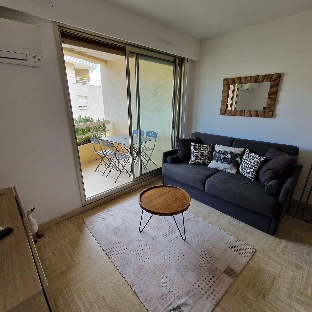 Apartamento entero, Bonito estudio con aire acondicionado y balcón, a un paso de la playa in Cavalaire-sur-Mer, Parque nacional Port-Cros