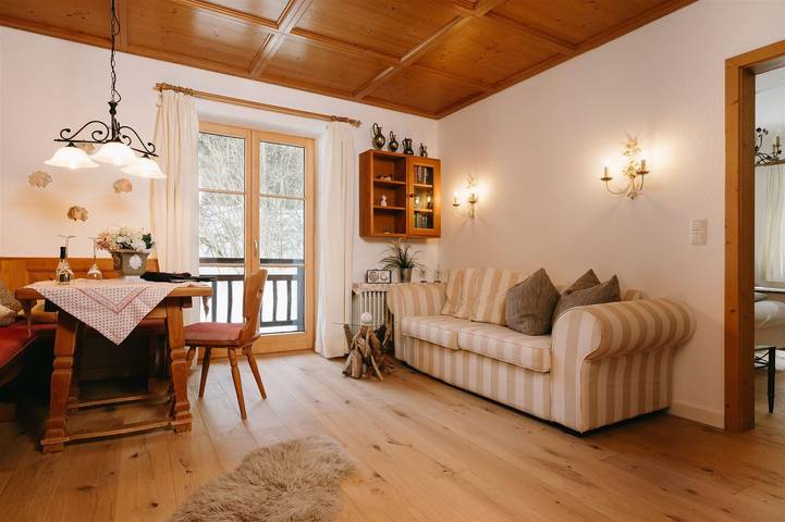 Ganze Ferienwohnung, Ferienwohnung Kreuzeck, 1 Schlafraum, Balkon in Garmisch-Partenkirchen, Bayerische Alpen
