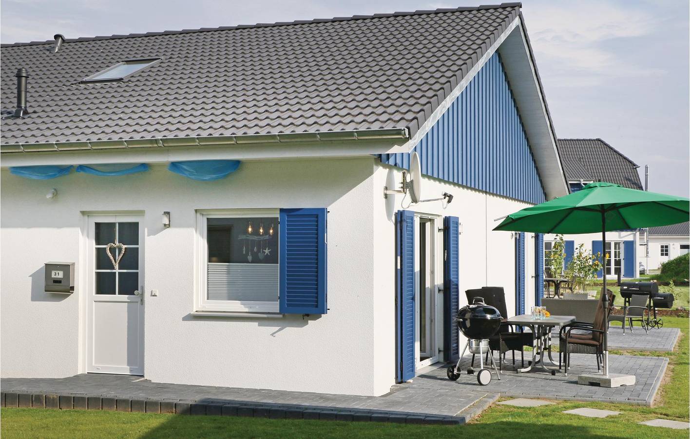 Cozy Beachside Apartment with Terrace and Parking in Altefähr, Stralsund Surroundings