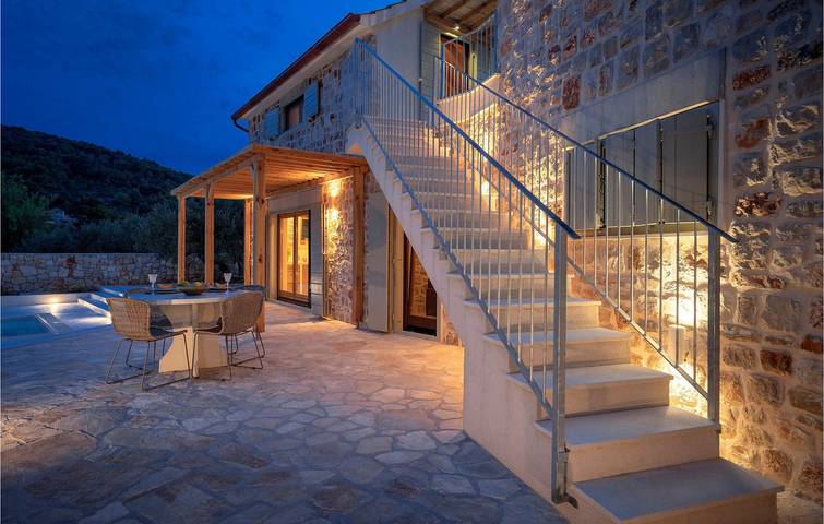 Moderno apartamento de 2 dormitorios con piscina, wifi y aparcamiento in Hvar (isla)