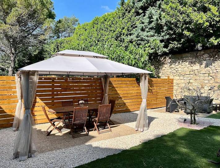 Location de vacances pour 6 personnes, avec vue ainsi que jardin et piscine dans Carrières de Lumières - 2