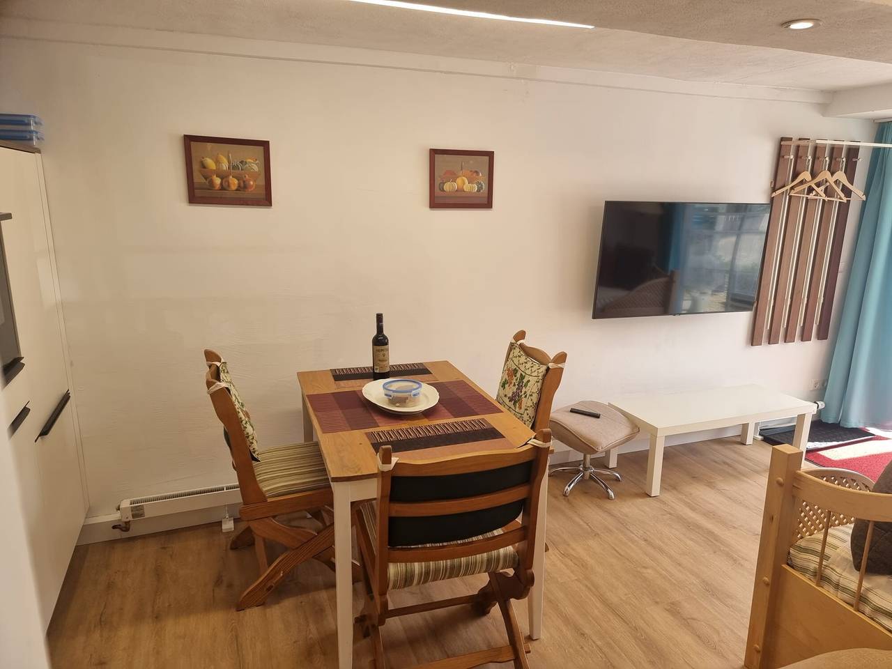 Apartamento entero, Apartamento 'Fewo Unten cerca del Ammersee' con terraza y wifi in Utting am Ammersee, Lago Ammer