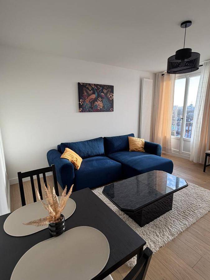 Appartement entier, One-Bedroom Apartment in Épinay-sur-Seine, Seine-Saint-Denis