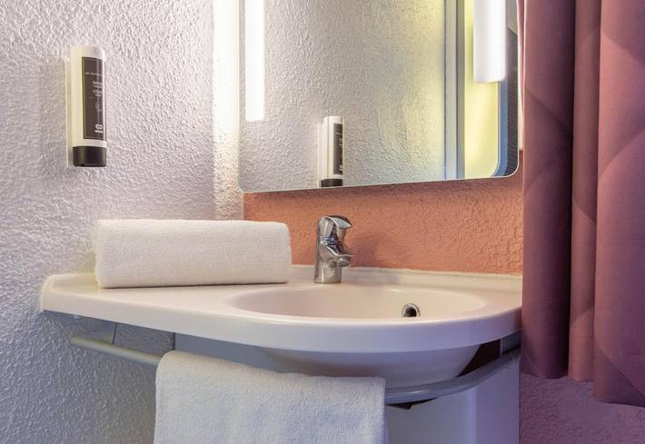 Hôtel pour 2 personnes, avec terrasse à Déols - 3