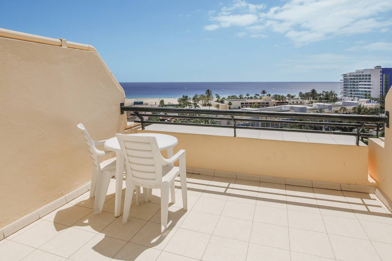 Apartamento entero, Apartamento junto a la playa con piscina, terraza, balcón, vistas y Wi-Fi in Solana Matorral, Pájara
