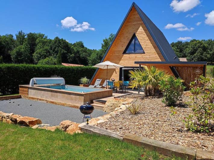 Gîte pour 4 personnes, avec piscine ainsi que jacuzzi et jardin à Savignac-les-Églises