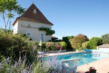 Gîte pour 2 personnes, avec jardin et piscine à Castelnau-de-Lévis