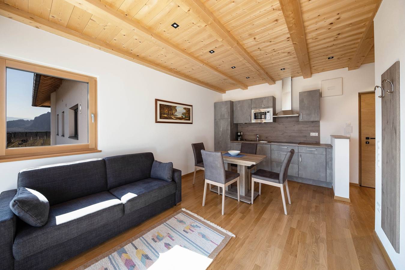 Entire apartment, Light-Flooded Apartment "2 Weger" with Panoramic Mountain View, Wi-Fi & Balcony in Andrian, Nonsberg Group