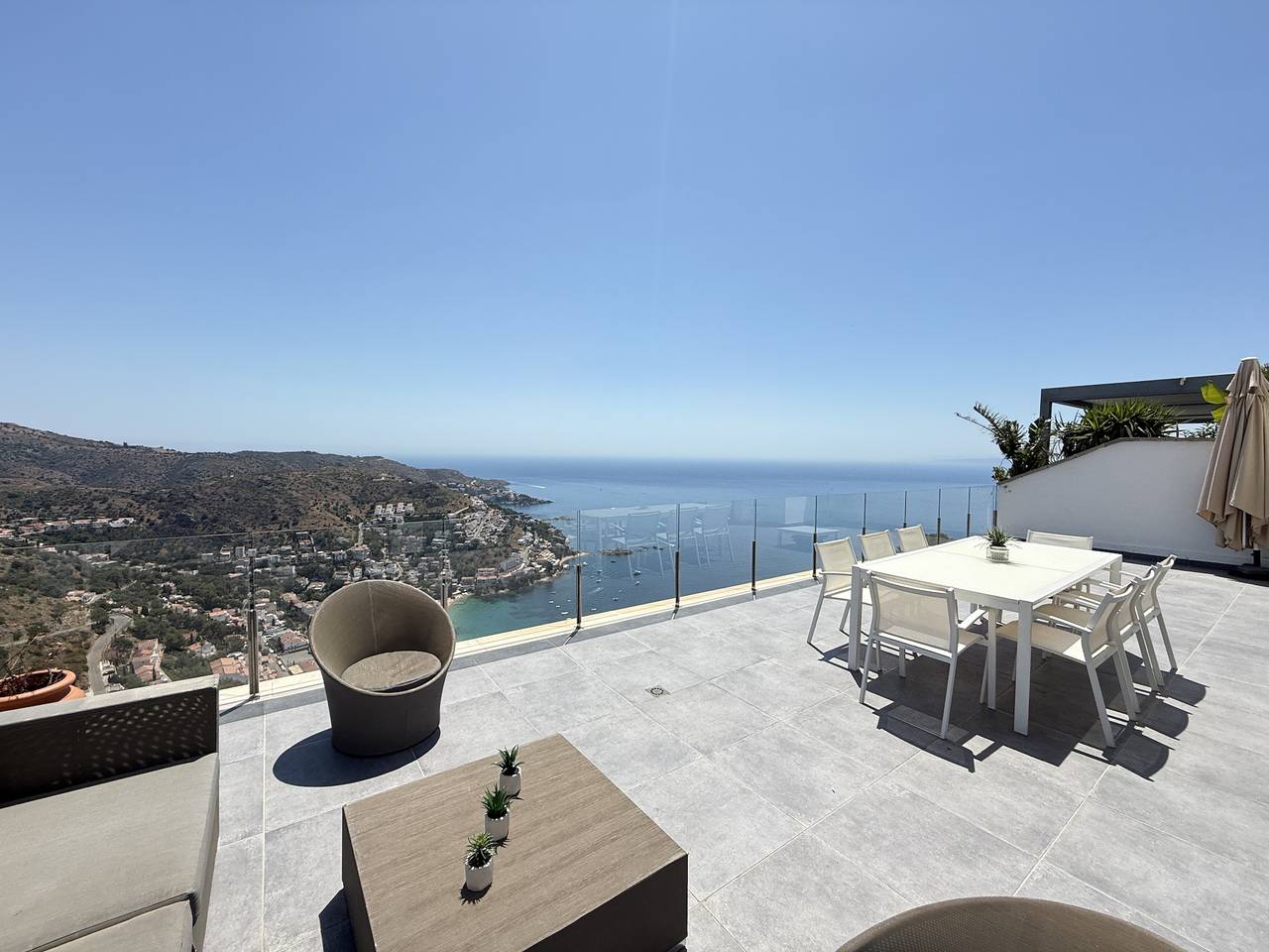 Villa für 8 Personen mit Balkon/Terrasse in Canyelles Petites, Roses