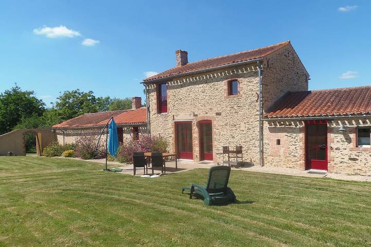 Gîte pour 8 personnes, avec jardin et terrasse, animaux acceptés