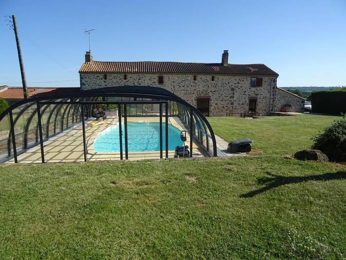 Chambre d’hôte pour 2 personnes, avec piscine ainsi que terrasse et jardin à Treize-Vents