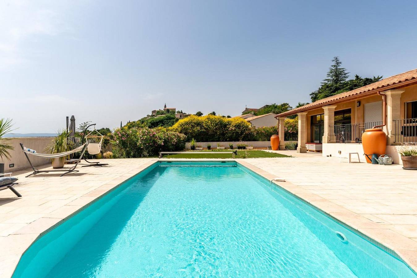 Villa 'L'ecrin Du Ventoux' with Mountain View, Wi-Fi and Air Conditioning in Crillon-le-Brave, Parc naturel régional du Mont-Ventoux