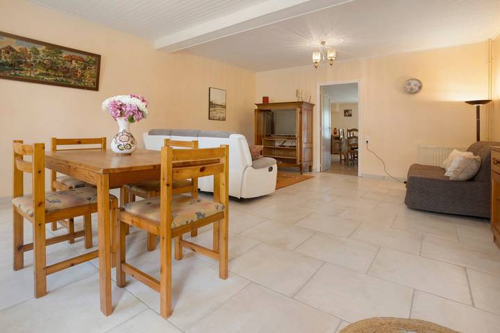 Vacation Home Cogems – Accessible, Near Aubeterre, Up to 6 Guests in Saint-Privat-en-Périgord, Périgord Vert