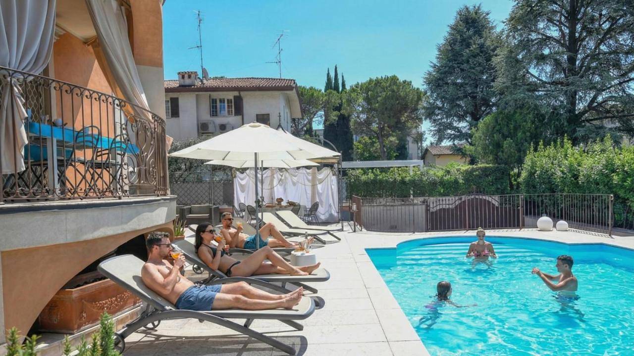 Villa Bugatti Indipendent Villa ,lake view and private pool, Desenzanoloft Official Partner Homes & Villas by Marriott Bonvoy in Desenzano del Garda, Prealpi Gardesane