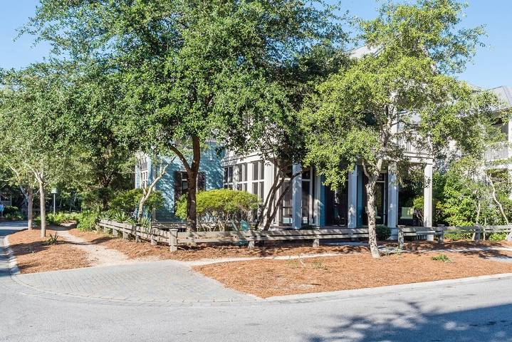 Vacation rental for 10 people, with pool and balcony in Seaside