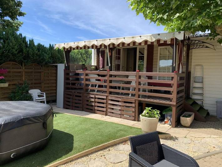Camping pour 3 personnes, avec vue ainsi que terrasse et jardin, animaux acceptés