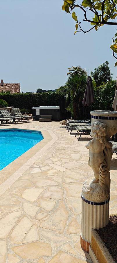 Villa Plein Sud Piscine Spa Climatisation Parking privé calme et détente in Cavalaire-sur-Mer, Côte méditerranéenne (France)