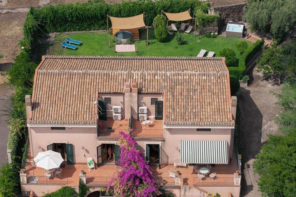 Charming 3-bedroom country house with Jacuzzi and tank pool in Zafferana Etnea, Etna