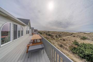 Vacation House for 8 Guests in Oregon Coast, Oregon, Picture 3