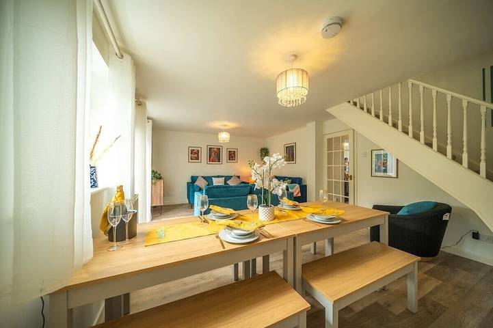 Holiday home for 10 people, with garden and terrace, with pets in Cirencester