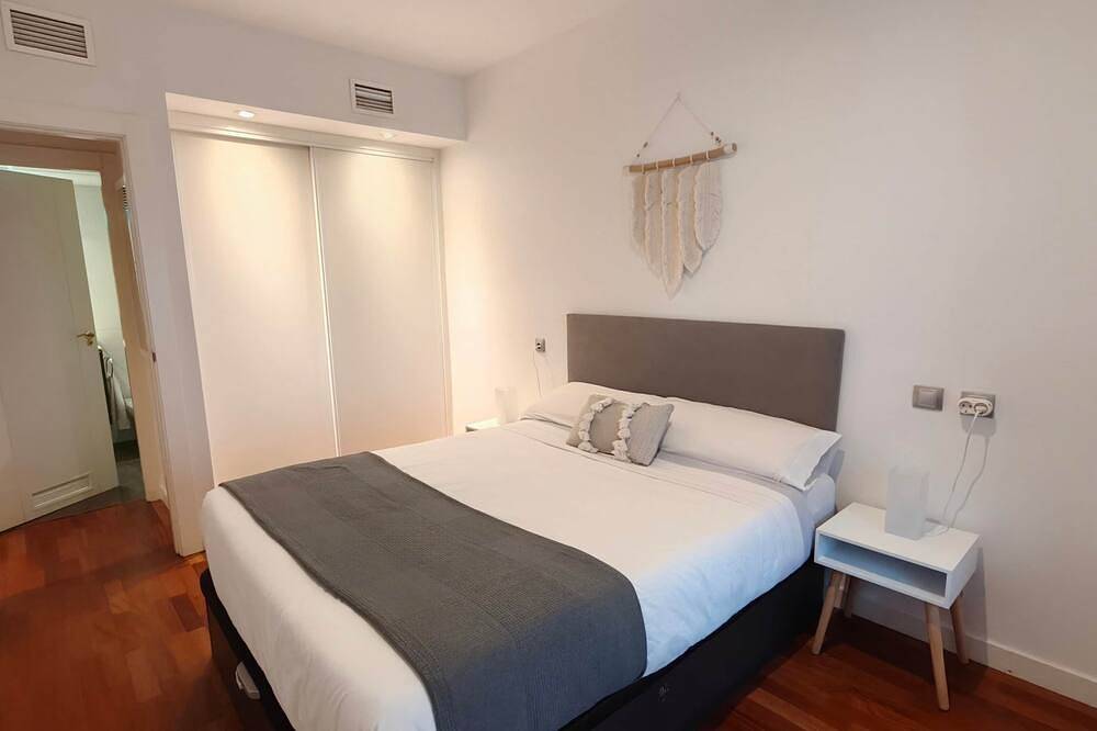 Entire apartment, El Mirador de Alfonso I in Saragossa, Saragossa Province