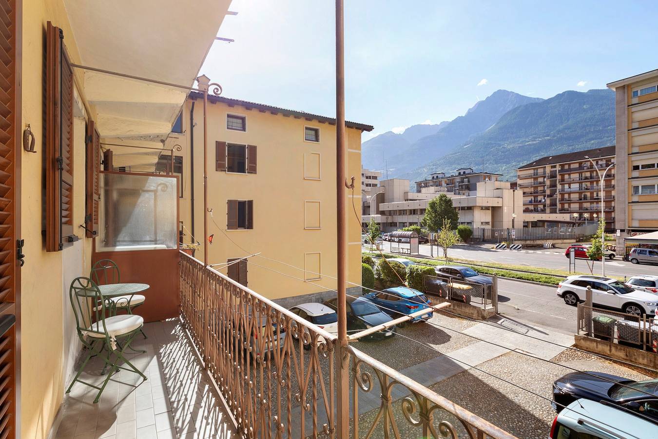Apartamento entero, Apartamento 'Chez Porliod' con vistas a la montaña, terraza privada y Wi-Fi in Aosta, Alpes del Valais