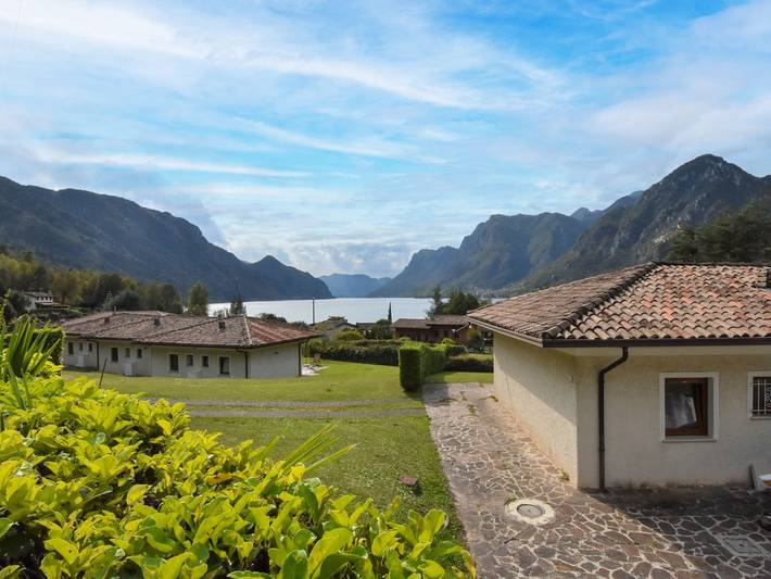Casa vacanza per 5 persone, con Terrazza e Giardino nonché Vista lago a Idro