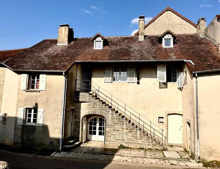 Location de vacances pour 2 personnes, avec jardin et vue, animaux acceptés à Château-Chalon - 2