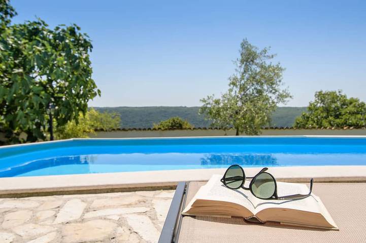 Location de vacances pour 6 personnes, avec balcon et jardin à Lozari