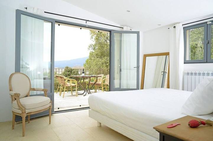 Location de vacances pour 6 personnes, avec terrasse et jardin à Saint-Martin-de-la-Brasque - 2