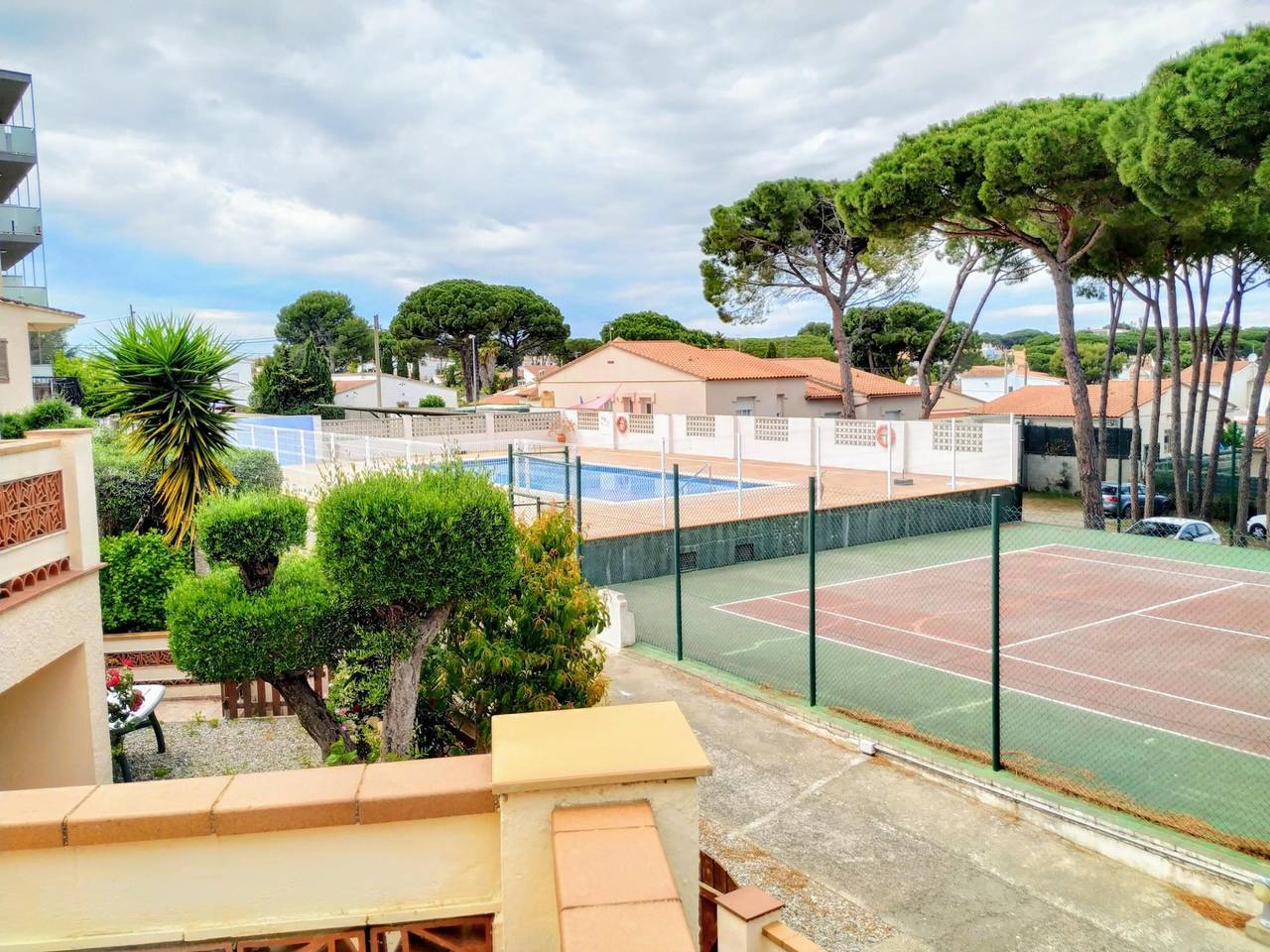 Charmantes 118m² Ferienhaus mit Pool & Balkon in l'Escala, Oberampurien