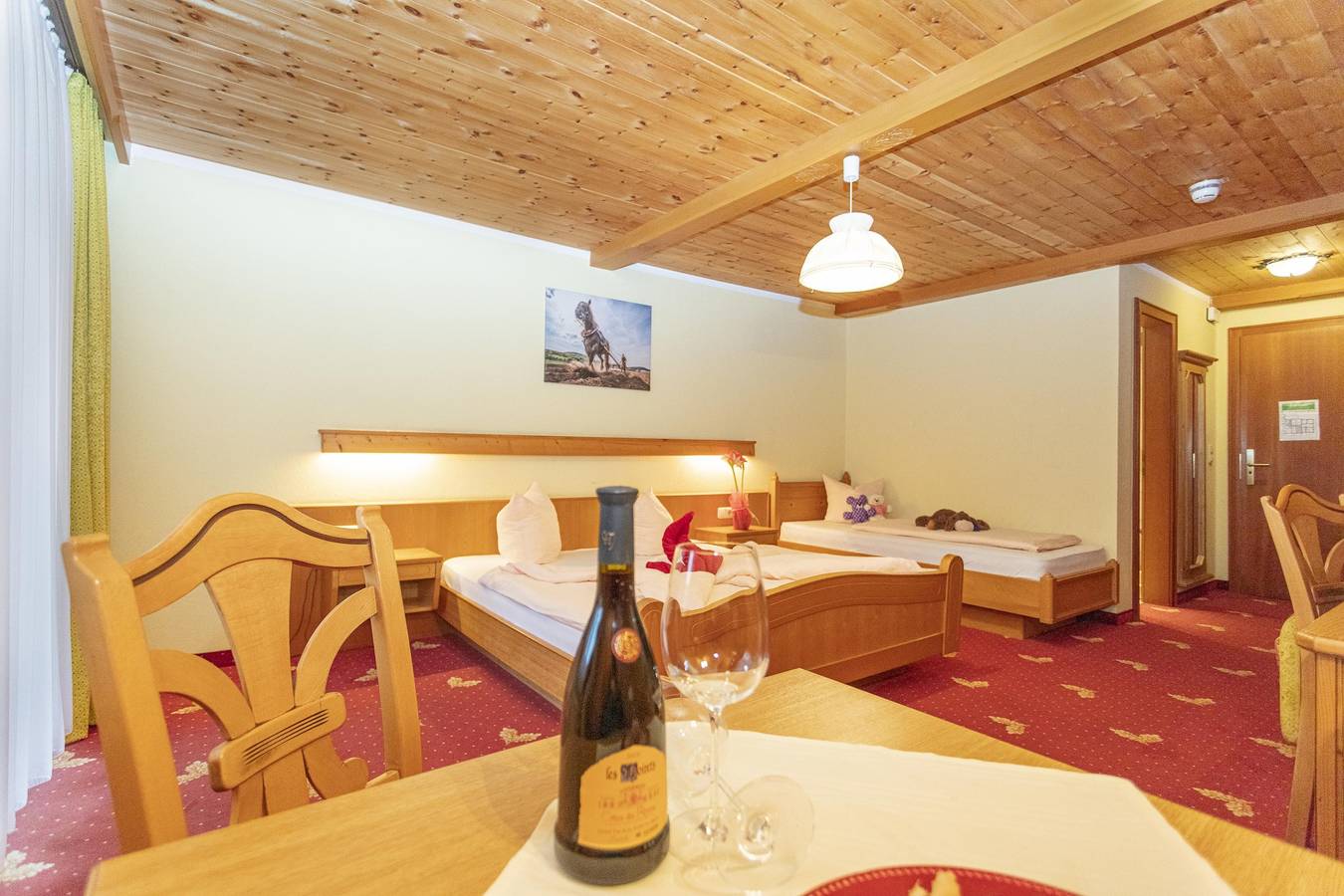 Ganze Ferienwohnung, Dreibettzimmer "Noriker" - Zirbenholzdecke, Balkon in Walchsee, Kaiserwinkl