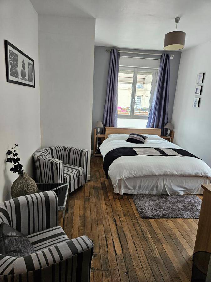Double Room with Private Bathroom in Mamers, Sarthe