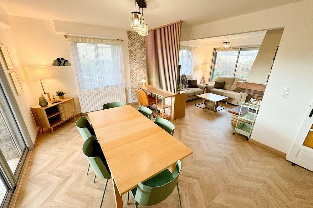 Maison de Charme Sea View - Juno Beach, 30 meters from the beach! in Bernières-sur-Mer, Región de Caen