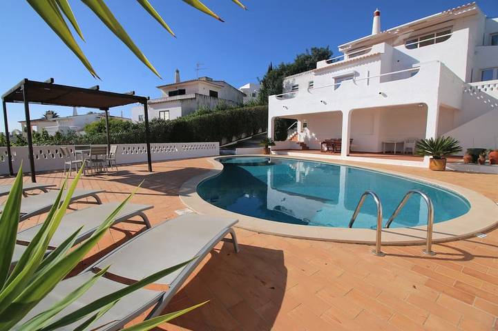Holiday rental for 7 people, with balcony and garden in Praia da Luz