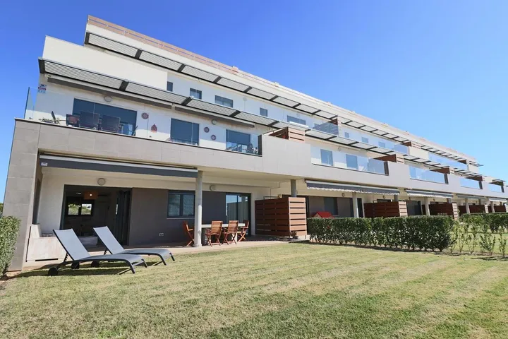 Appartement de vacances pour 6 personnes, avec vue ainsi que piscine et terrasse - 1