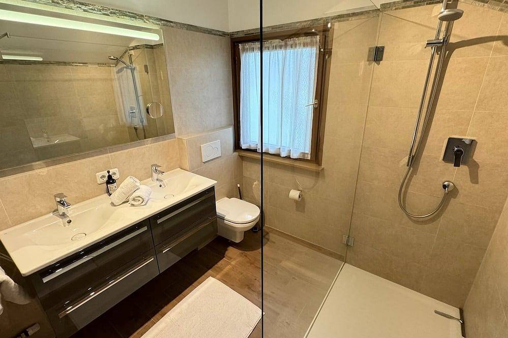 Ferienhaus 153 m², bis 6 Personen, 3 sep. Schlafzimmer, 2 Bäder, Wlan, Terrasse in Unterwössen, Bayerische Alpen